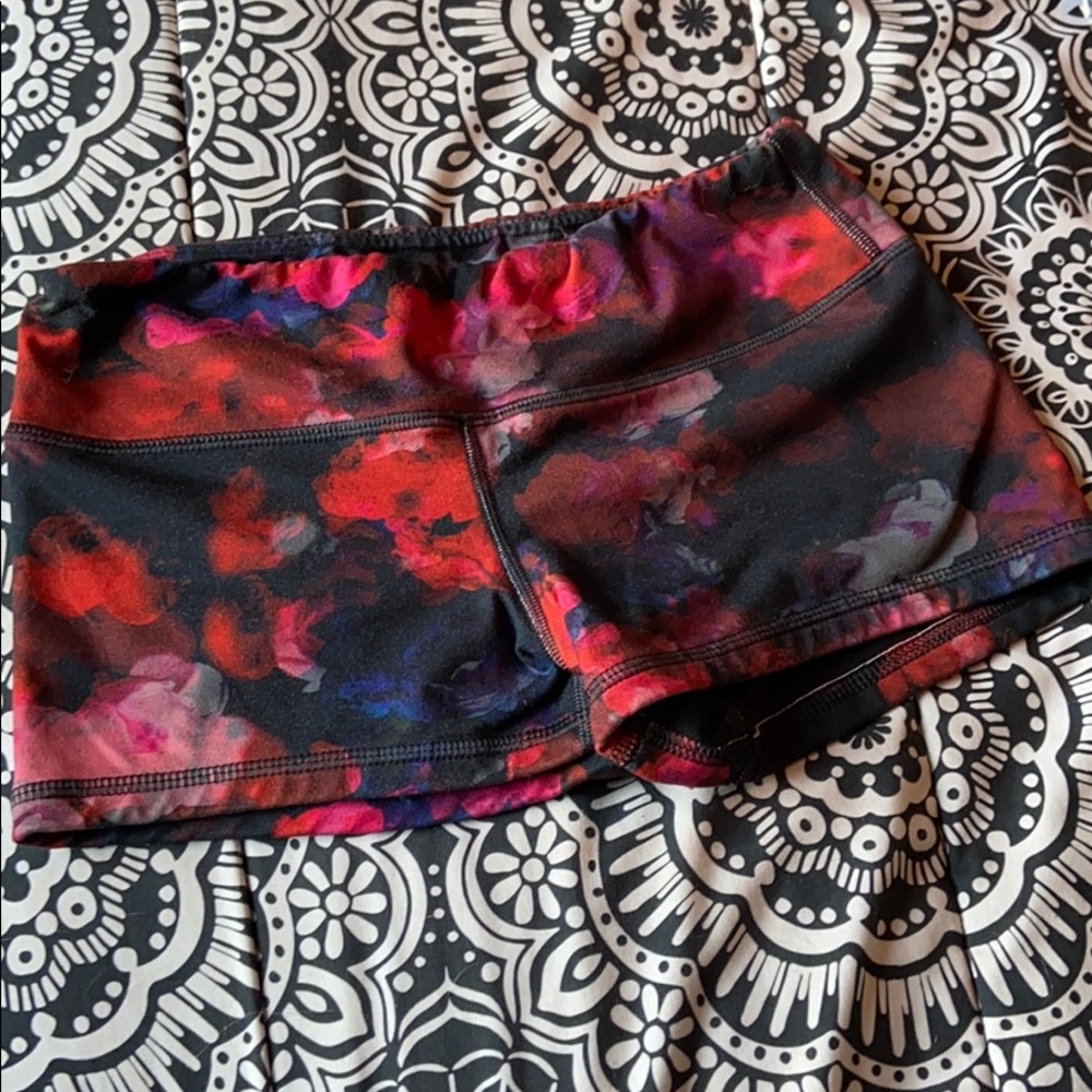 Dark red roses fleo shorts